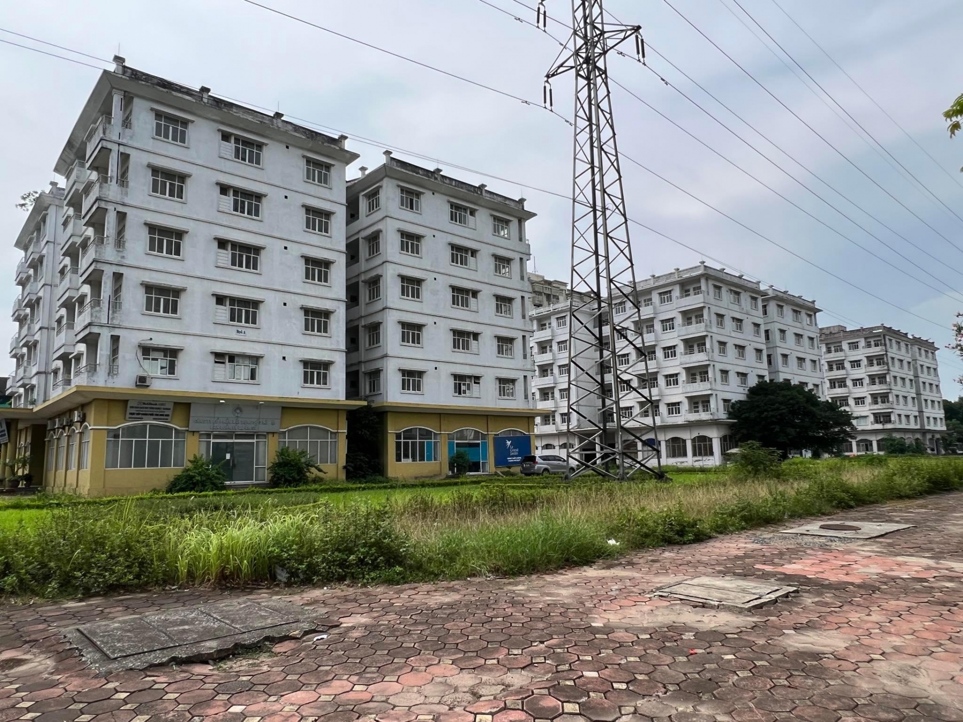 Hà Nội: Hàng nghìn căn hộ tái định cư bỏ hoang, hạ tầng xuống cấp nghiêm trọng