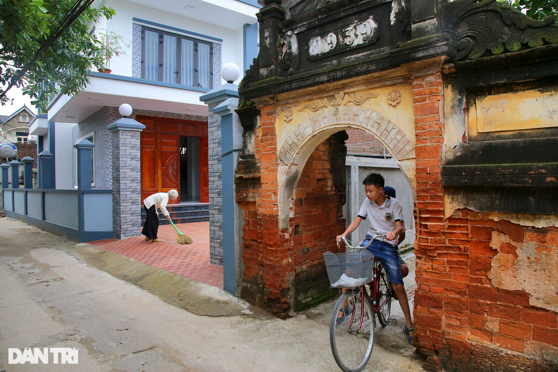 nhung chiec cong tram tuoi doc dep con lai o ngoi lang co tai ha noi