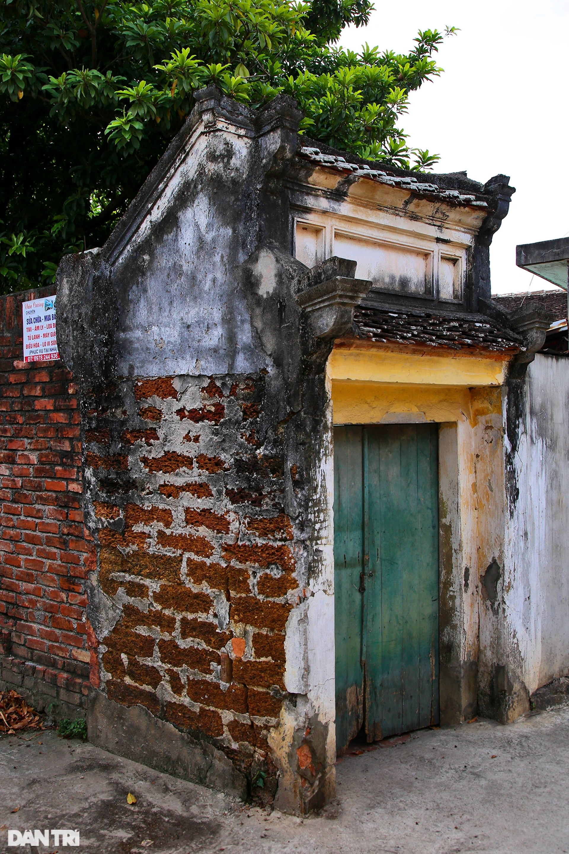 nhung chiec cong tram tuoi doc dep con lai o ngoi lang co tai ha noi