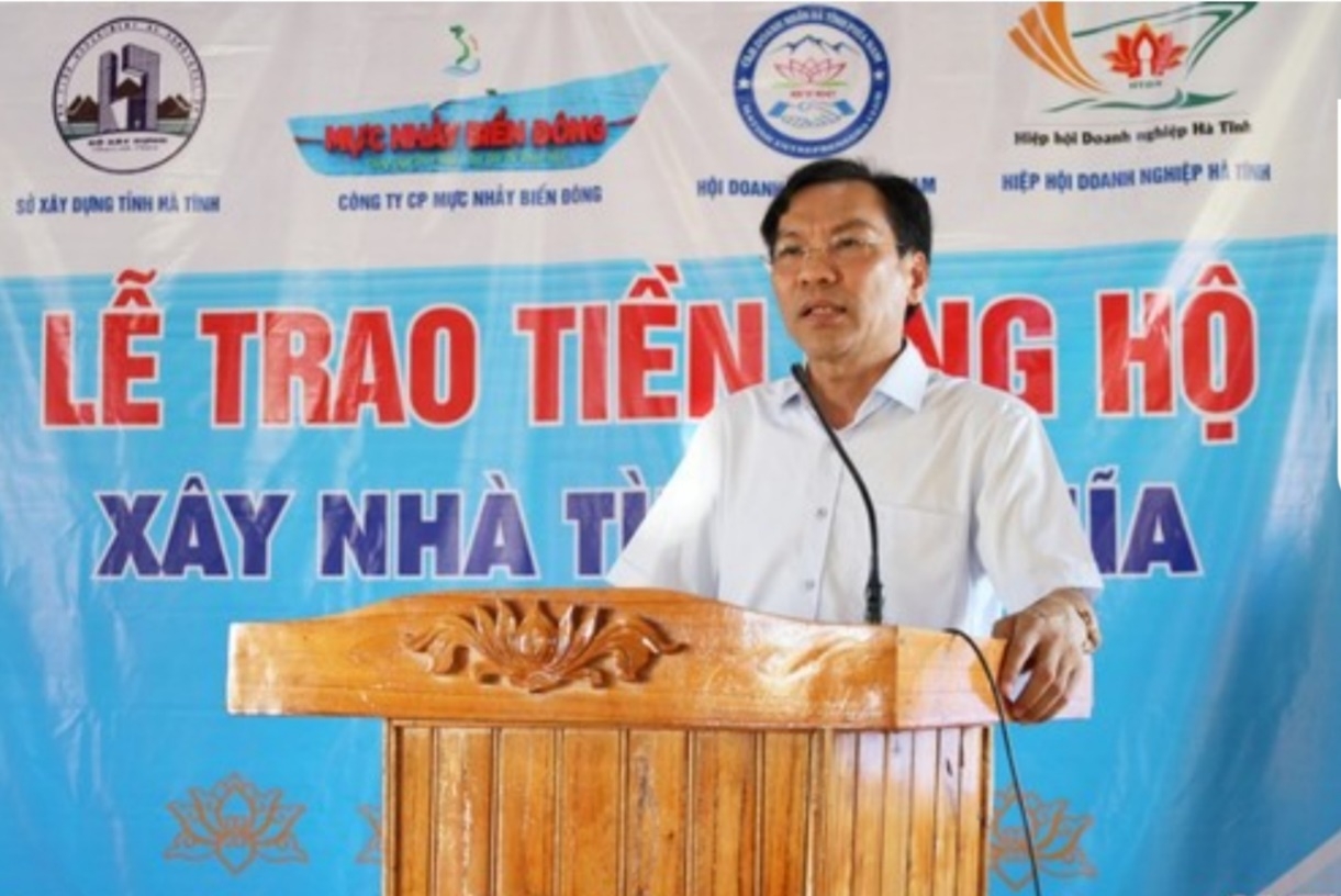 Hà Tĩnh: Trao hỗ trợ kinh phí xây nhà tình nghĩa cho xã đỡ đầu xây dựng nông thôn mới