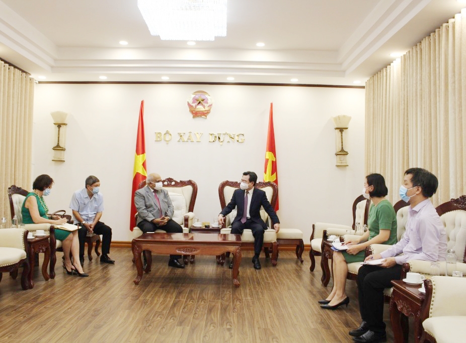 Bộ trưởng Nguyễn Thanh Nghị tiếp Đại sứ nước Cộng hòa Cuba tại Việt Nam
