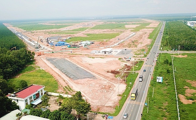 lo gia vat lieu tang cao thoi chi phi dau tu san bay long thanh