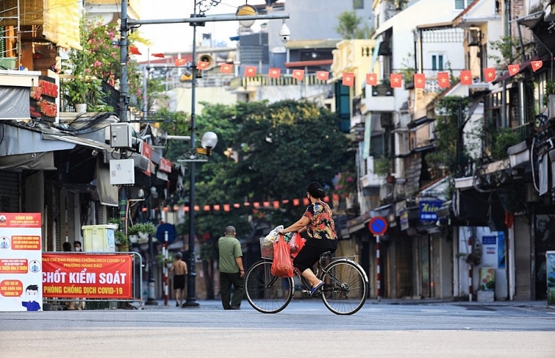 hinh anh duong pho khac la trong nhung ngay ha noi gian cach