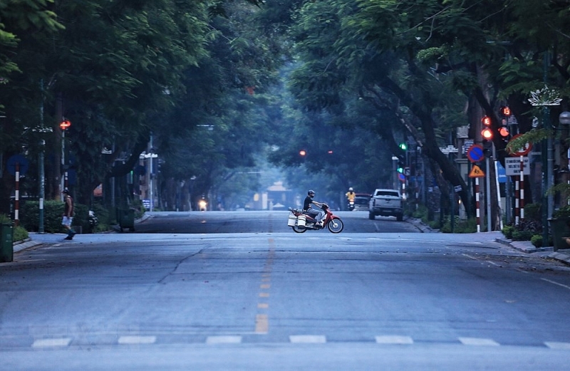 hinh anh duong pho khac la trong nhung ngay ha noi gian cach