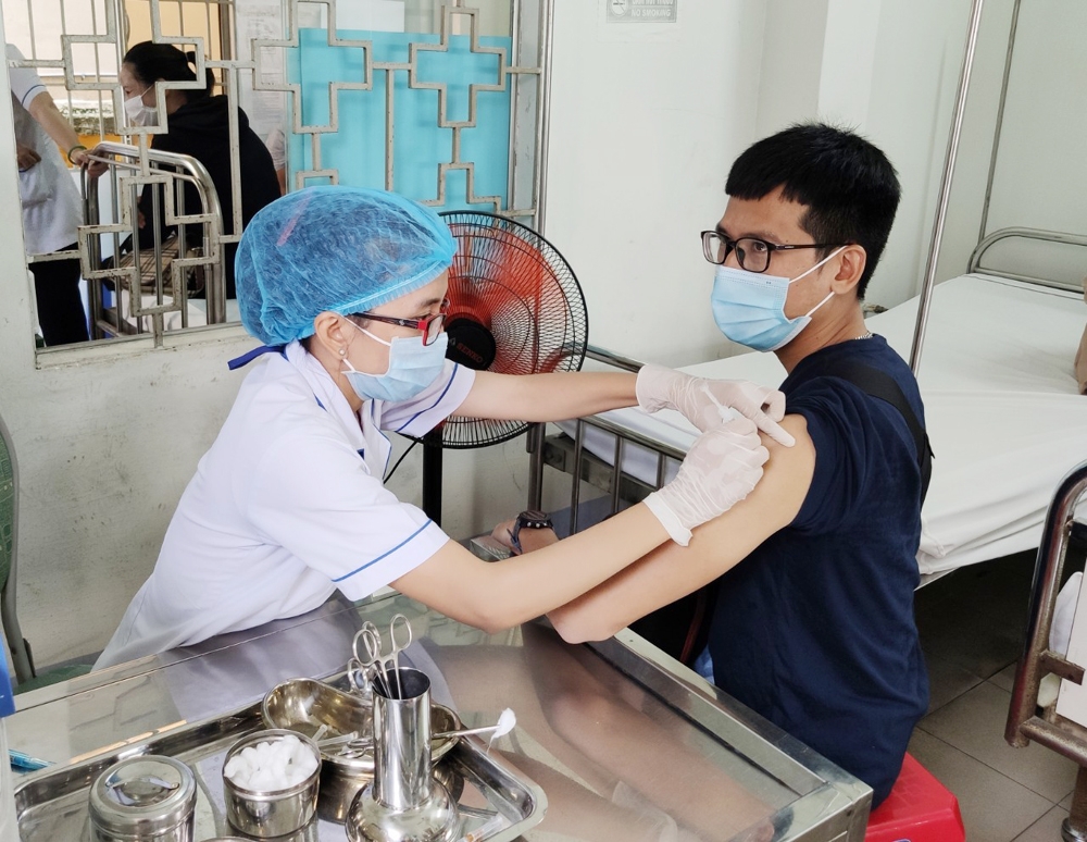 Khánh Hòa phấn đấu toàn dân được tiêm chủng vaccine trong năm 2021