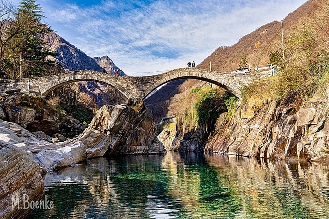 lac buoc vao ngoi lang da dep nhu tranh ve o thuy si