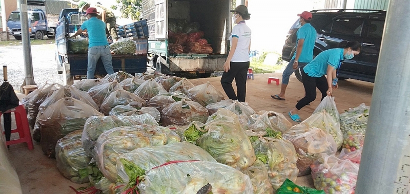 pho thu tuong chinh phu vu duc dam kiem tra cong tac chong dich tai cac diem khoa chat o binh duong