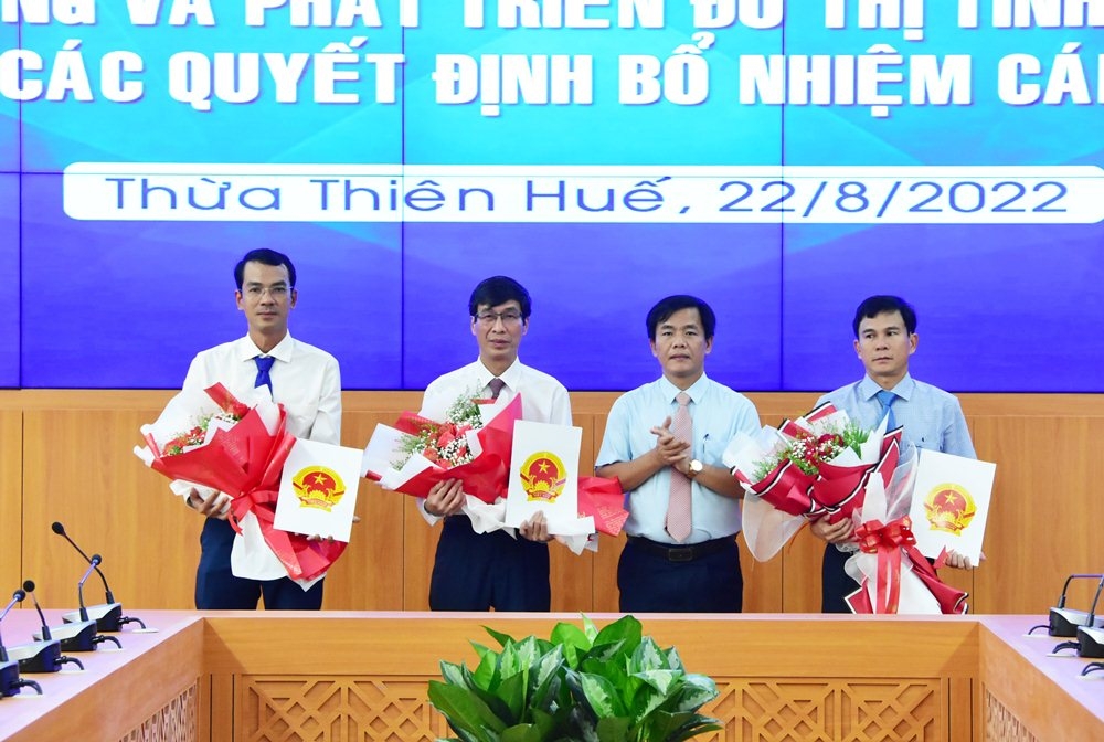 Thừa Thiên - Huế: Công bố quyết định thành lập Ban Quản lý dự án Đầu tư xây dựng và Phát triển đô thị tỉnh
