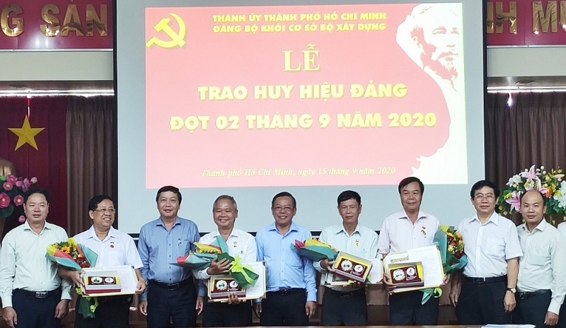 trao quyet dinh cong nhan ban chap hanh dang bo khoi co so bo xay dung nhiem ky 2020 2025