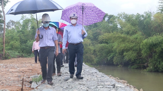 Quảng Ngãi: Người dân một số huyện không được ra khỏi nhà khi bão số 5 đổ bộ