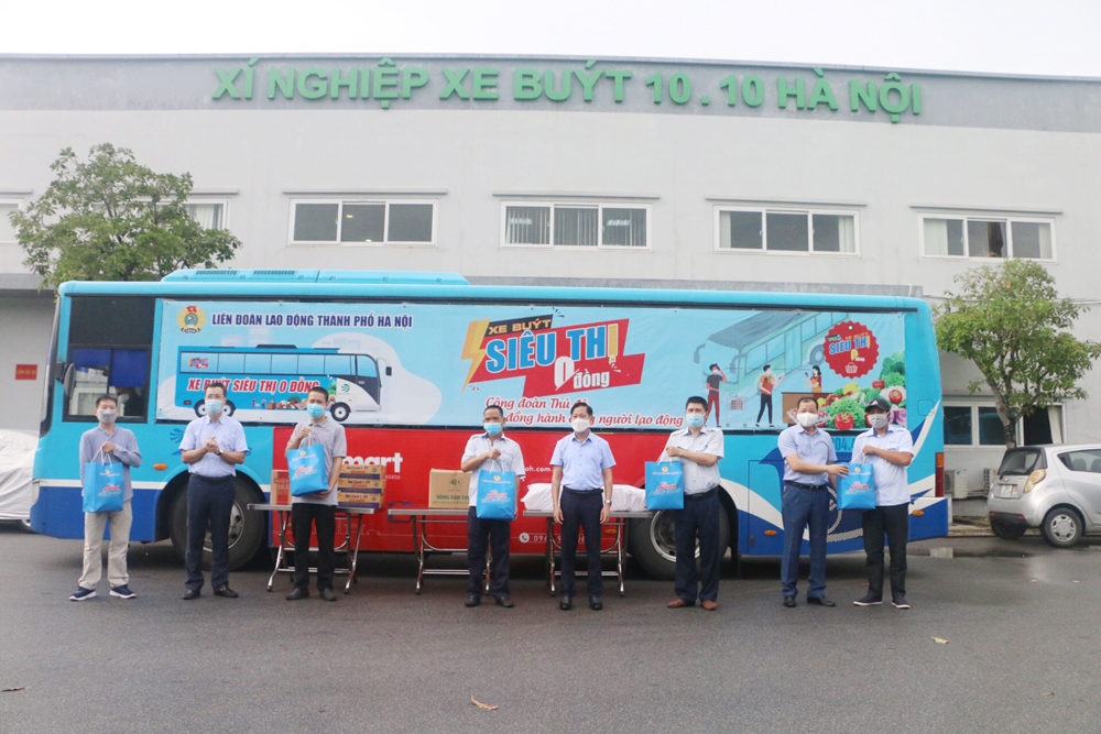 500 “Túi an sinh Công đoàn” đến với người lao động Tổng Công ty Vận tải Hà Nội