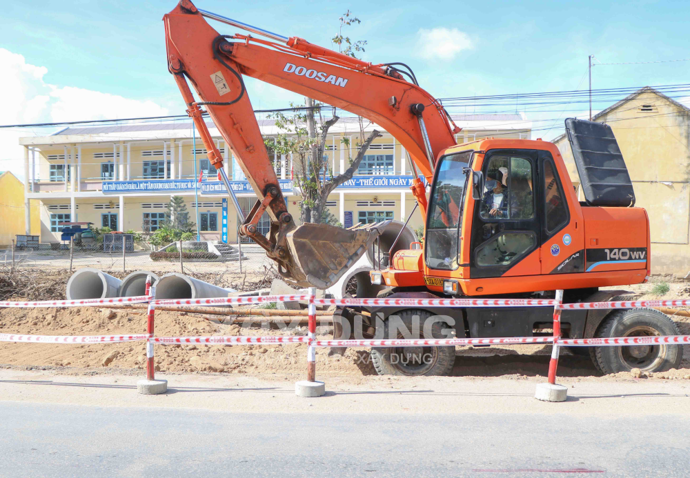 Ninh Thuận: Nhà thầu thi công có trách nhiệm tổ chức xét nghiệm định kỳ cho người lao động