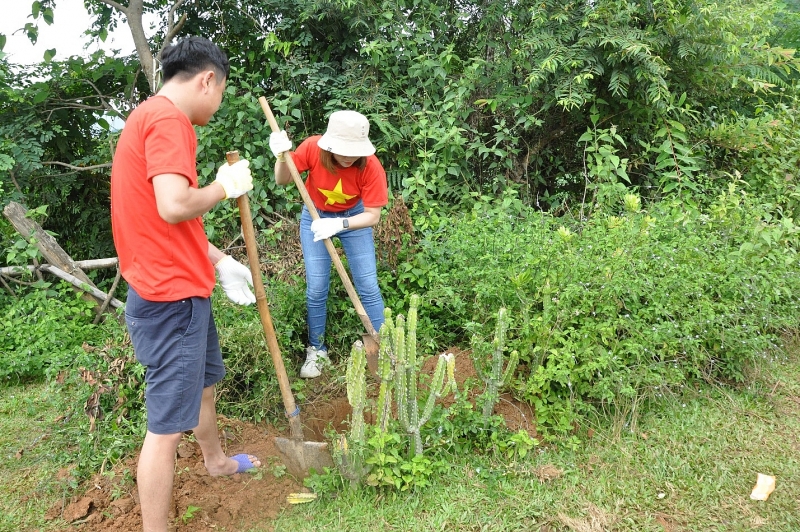 doan thanh nien vien vat lieu xay dung voi nhieu hoat dong thien nguyen tai yen bai