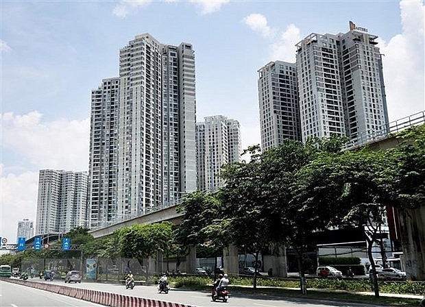 Các tòa chung cư cao tầng dọc theo Xa lộ Hà Nội, thành phố Thủ Đức. (Ảnh: Hồng Đạt/TTXVN)