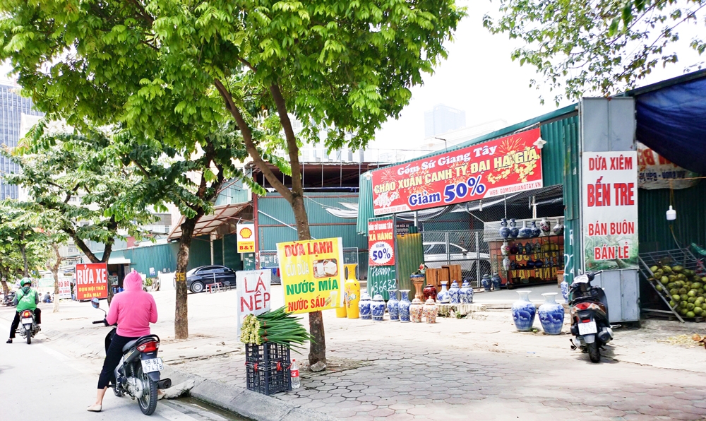 Hà Nội: Tràn lan kho xưởng, sân bóng trái phép trên đất nông nghiệp, đất dự án