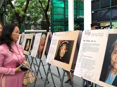 Chân dung những người mẹ Việt Nam qua ống kính nhiếp ảnh gia Trần Hồng