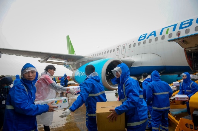 Bamboo Airways khai thác chuyến bay charter chở hàng cứu trợ đồng bào miền Trung