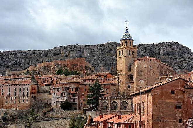 albarracin thi tran thoi trung co khien du khach lac buoc