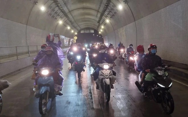 Đà Nẵng: Mở hầm Hải Vân cho người dân từ vùng dịch phía Nam về quê bằng xe máy