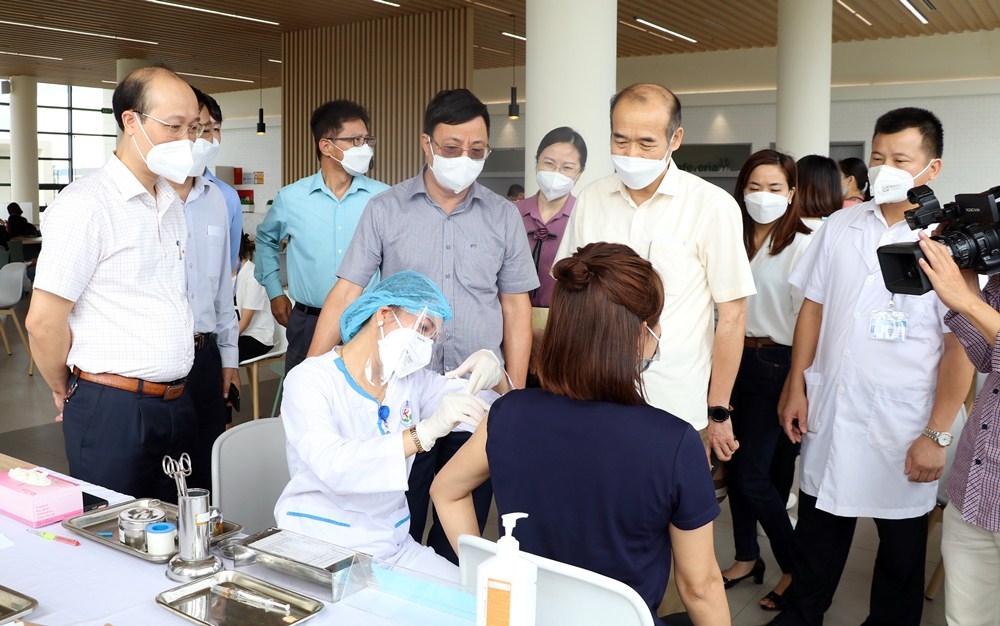 Tiêm vắc xin phòng Covid-19 cho người nước ngoài tại Thái Nguyên