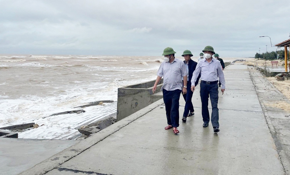 Quảng Bình: Tập trung khắc phục tình trạng sập đổ các tuyến đê, kè biển