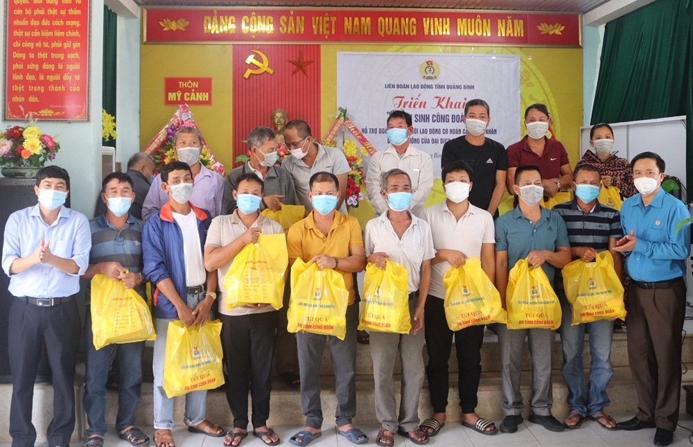 Quảng Bình: Hỗ trợ 3.500 phần quà “Gói an sinh công đoàn” cho người lao động