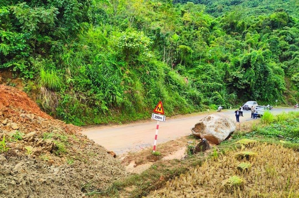 Mường Lát (Thanh Hóa): Thông Quốc lộ 15C lên huyện miền núi