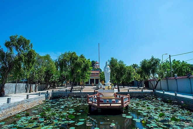 ninh thuan ve thanh tinh binh an cua nui da chong o xu nang nhu rang