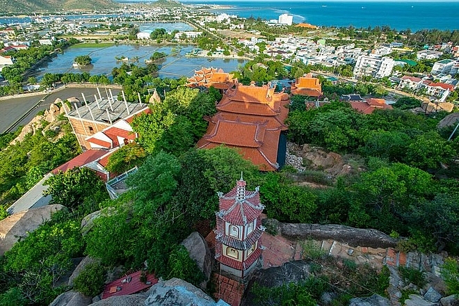 ninh thuan ve thanh tinh binh an cua nui da chong o xu nang nhu rang