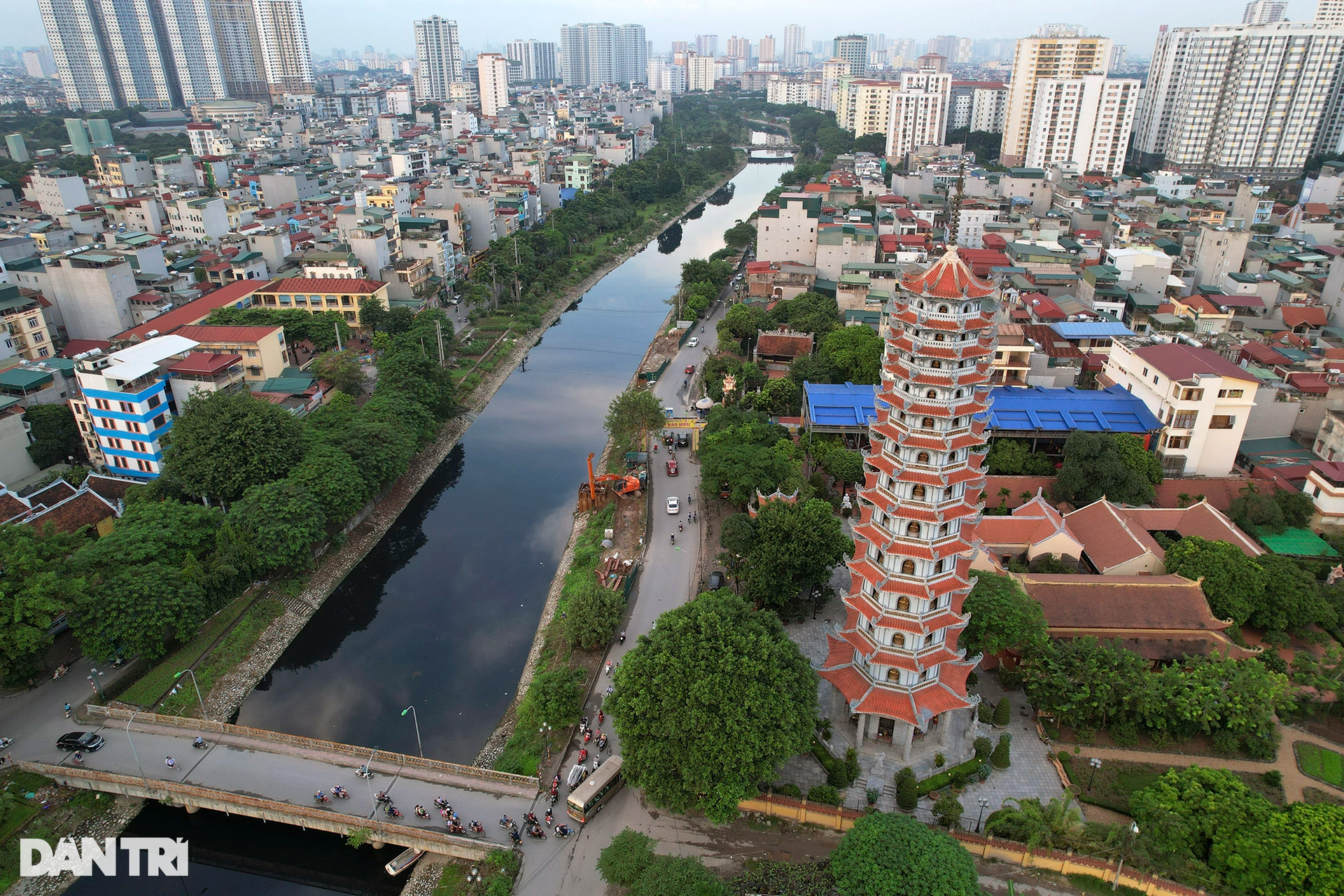 14km dong song chet to lich giua long thanh pho ha noi