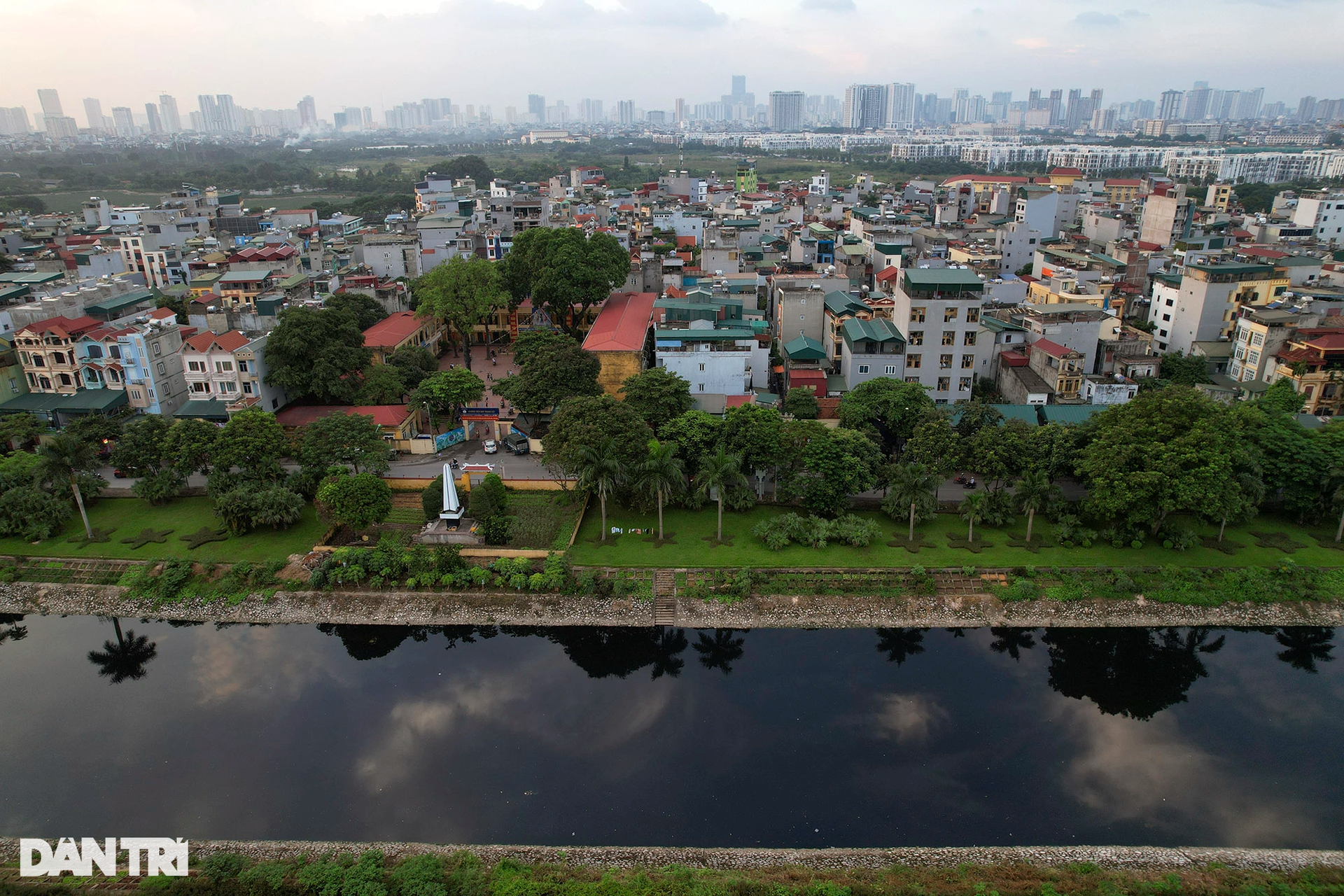 14km dong song chet to lich giua long thanh pho ha noi