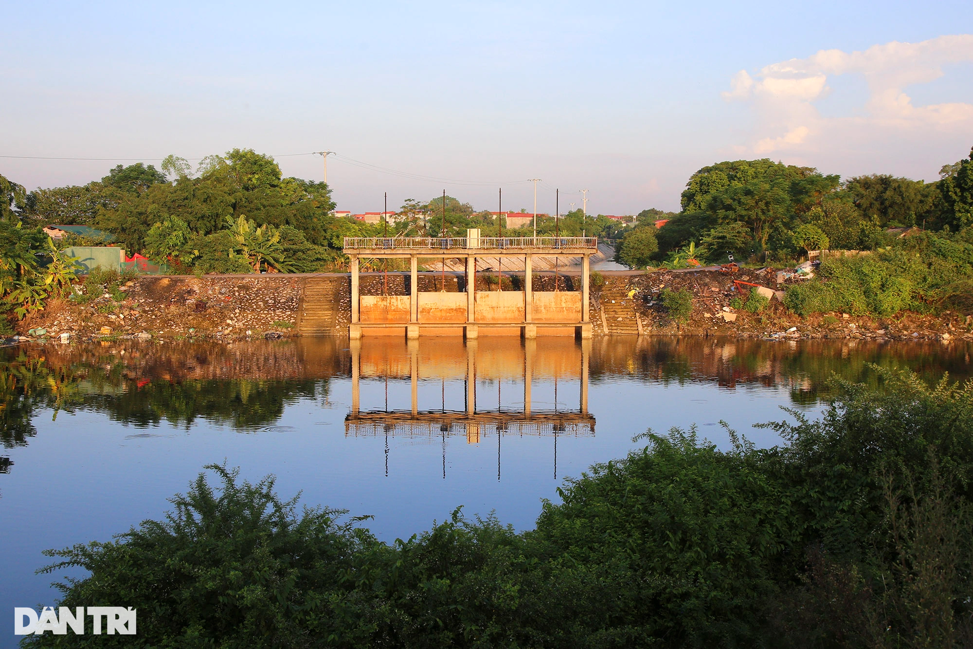 14km dong song chet to lich giua long thanh pho ha noi