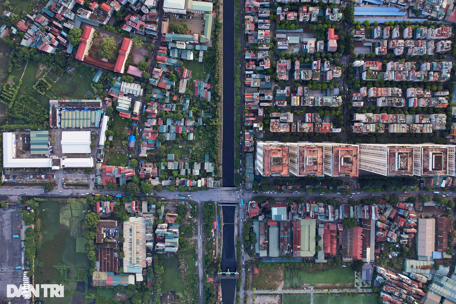 14km dong song chet to lich giua long thanh pho ha noi