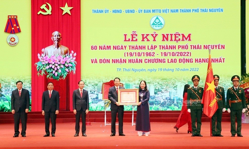 Thành phố Thái Nguyên đón nhận Huân chương Lao động hạng Nhất