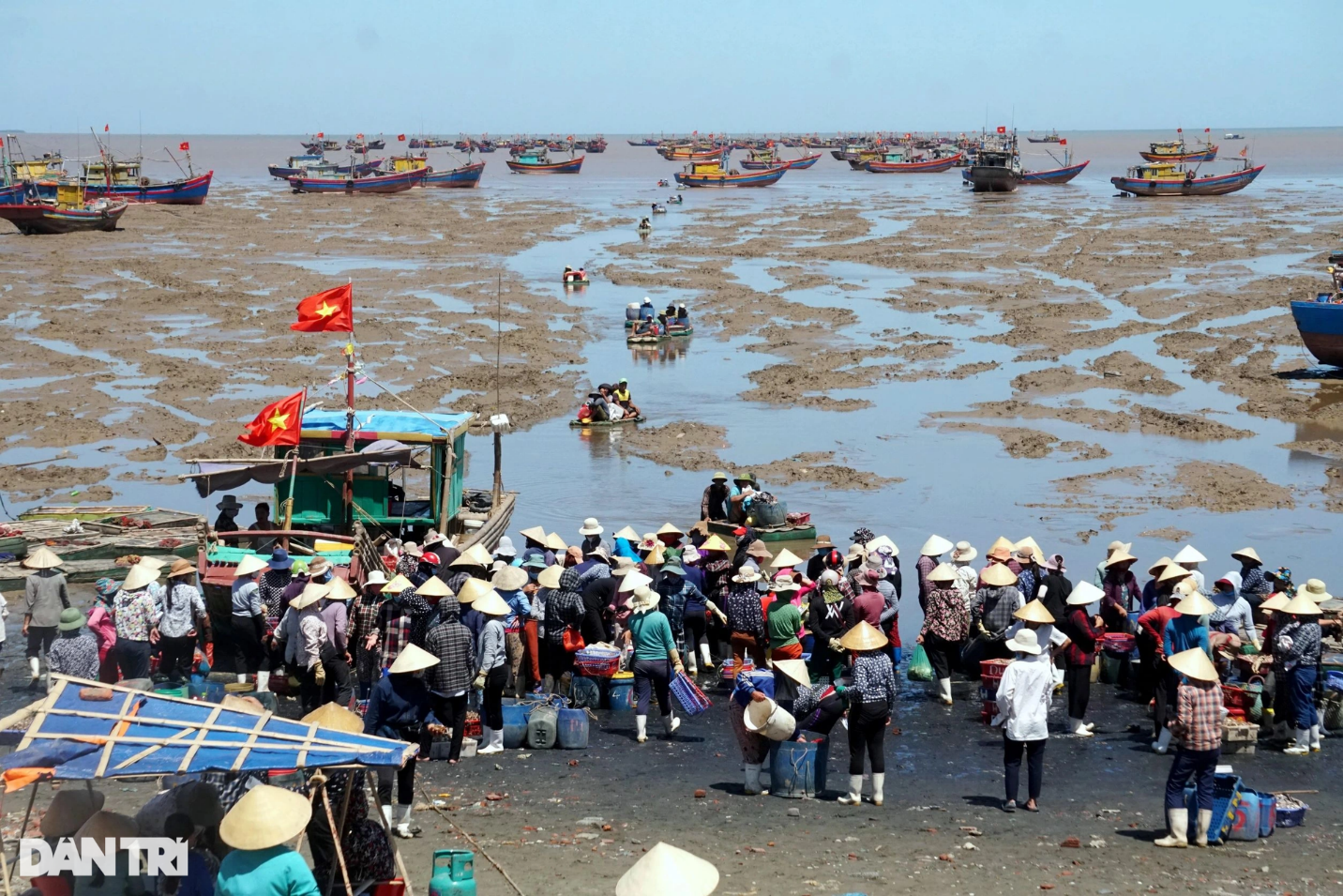 nhung dieu dac biet o xa bien co mat do dan so cao nhat viet nam