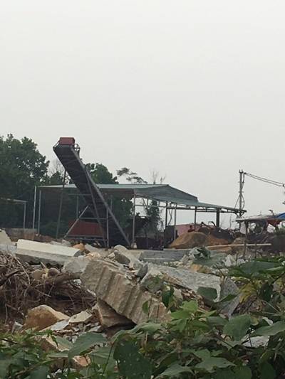 Hải Hà, Quảng Ninh: Mở xưởng băm dăm gỗ trái phép trong khu dân cư