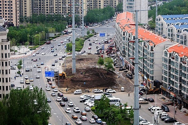 Những 'nhà đinh' chắn giữa đường ở Trung Quốc