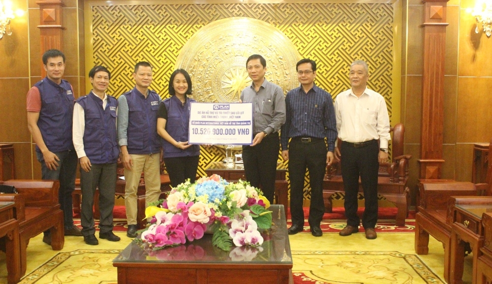 Tổ chức Plan International hỗ trợ 10,5 tỷ đồng giúp người dân vùng lũ Quảng Trị