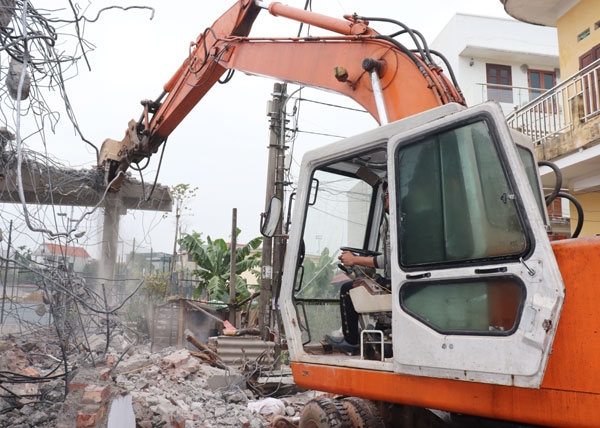 Vĩnh Yên (Vĩnh Phúc): Người dân phường Đống Đa tự nguyện tháo dỡ công trình vi phạm