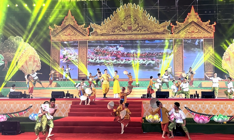 Sóc Trăng: Khai mạc Ngày hội văn hóa, thể thao và du lịch đồng bào Khmer Nam Bộ lần thứ VIII và Lễ hội Oóc Om Bóc - Đua ghe Ngo
