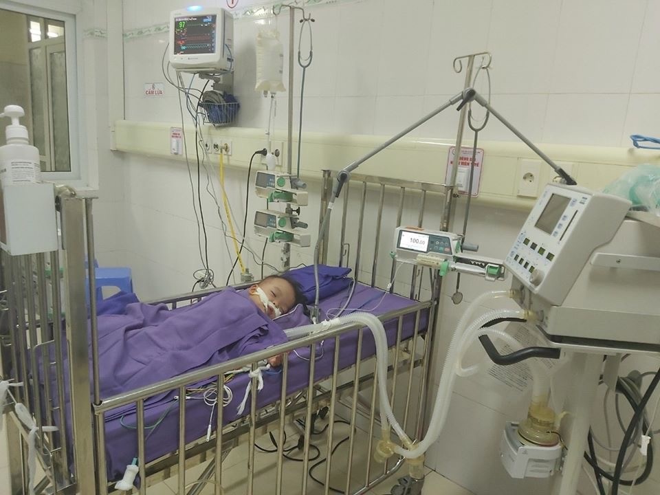 Lần đầu tiên cứu sống trẻ suy hô hấp/viêm phổi rất nặng bằng kỹ thuật ECMO