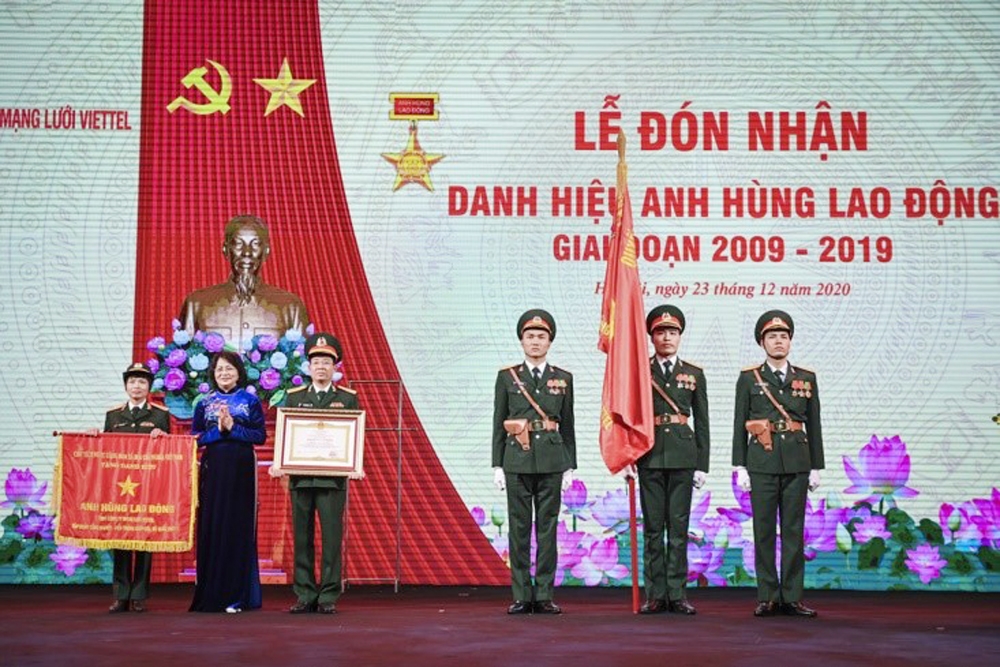 Tổng Công ty Mạng lưới Viettel đón nhận danh hiệu Anh hùng Lao động