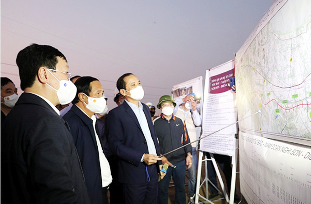 Phó Thủ tướng Chính phủ Lê Văn Thành kiểm tra dự án đường bộ cao tốc Bắc Nam đoạn Nghi Sơn - Diễn Châu