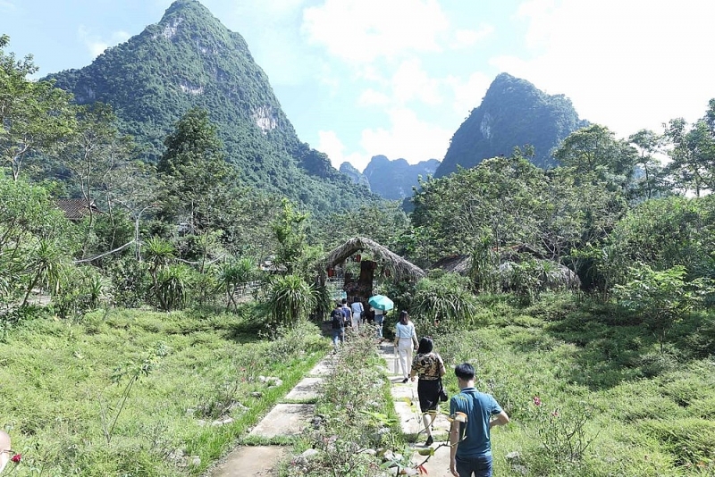 diem du lich cong dong hoan trung dep nhu tranh o lang son