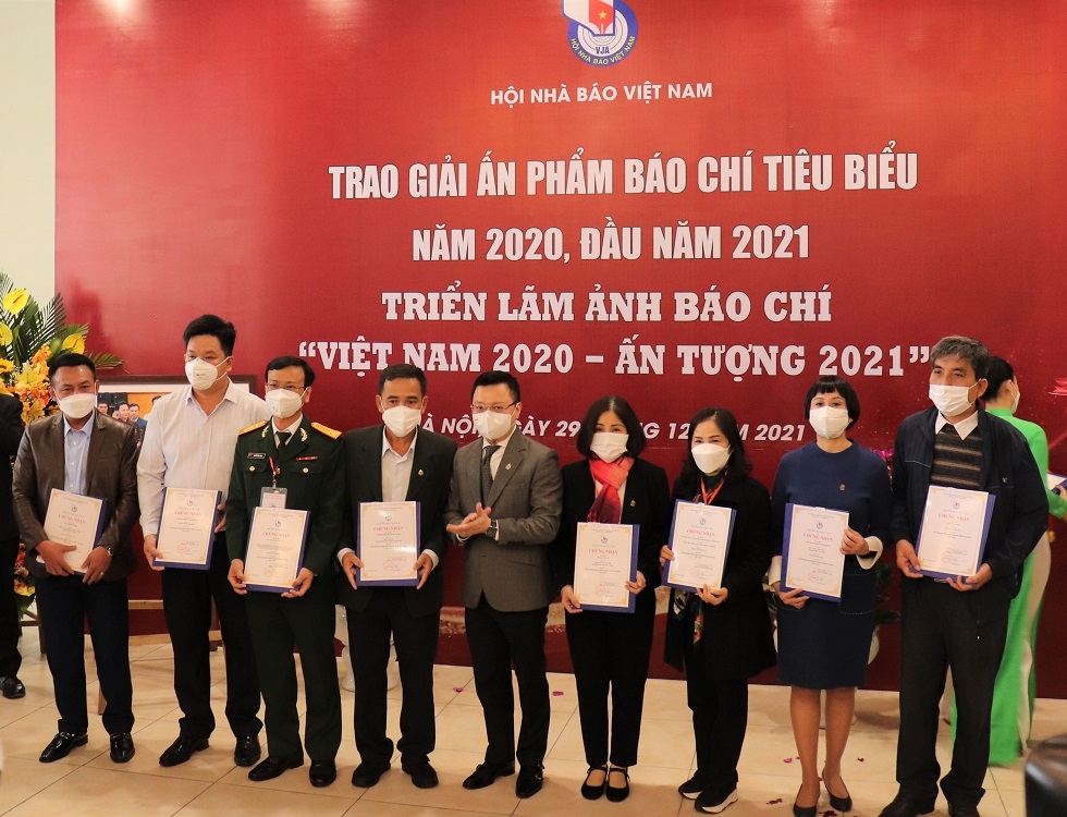 Báo Xây dựng đoạt giải C bìa Báo Tết ấn tượng năm 2021