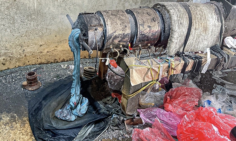 Rùng mình công nghệ tái chế nilon ở "làng xay rác lớn nhất Việt Nam"