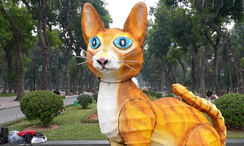 Linh vật mèo được nhận xét giống chuột ở công viên Thống Nhất