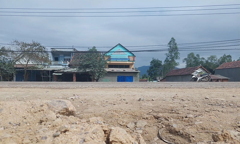 Bình Định: Dân khốn khổ vì nhà biến thành… hầm sau khi cải tạo quốc lộ