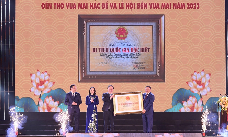 Nghệ An: Đón nhận Bằng xếp hạng Di tích Quốc gia đặc biệt Đền thờ Vua Mai Hắc Đế
