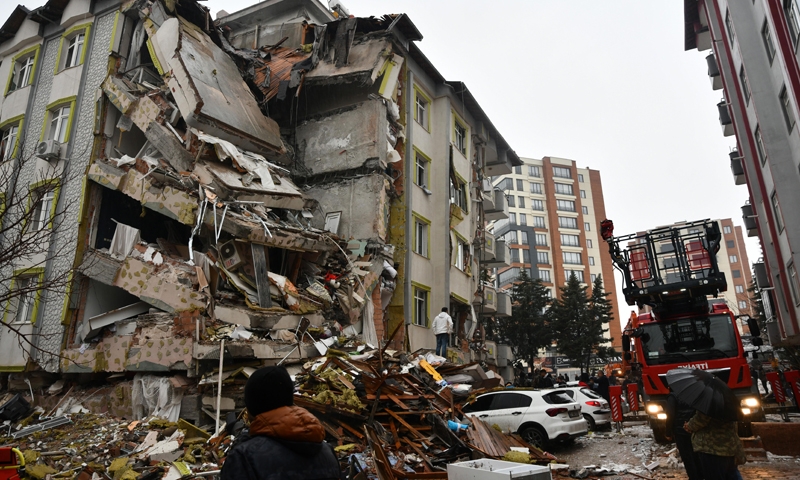 Khung cảnh tan hoang tại Thổ Nhĩ Kỳ sau trận động đất khủng khiếp